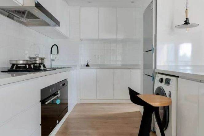    Modern & Bright 3-Bedroom Home with open balcony, Complete Heating & Furnishings