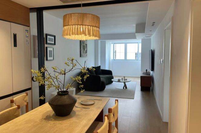 Gorgeous 1br apt,CA,floor heating,in Xinhua area,Near Jiaotong ,Line 10
