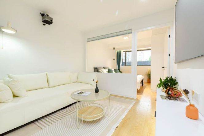 Elegant 1br/1lr@west yan’an rd sta 7k