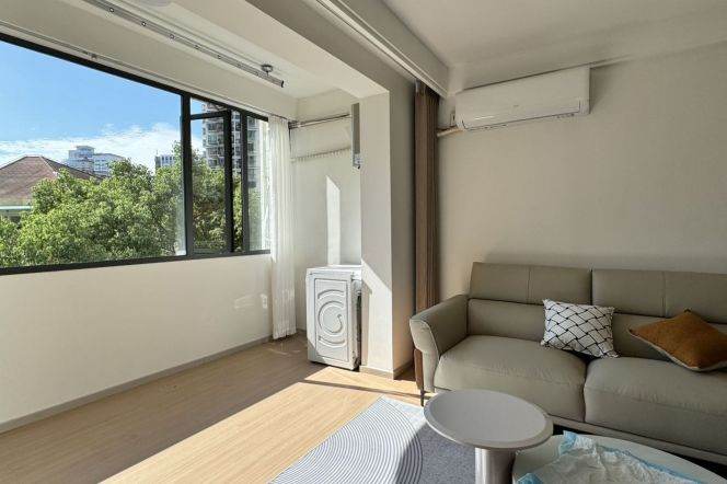 Fabulous 1Br +Elevator +Sunshine | Big windows | Dapuqiao & Jiashan rd Metro