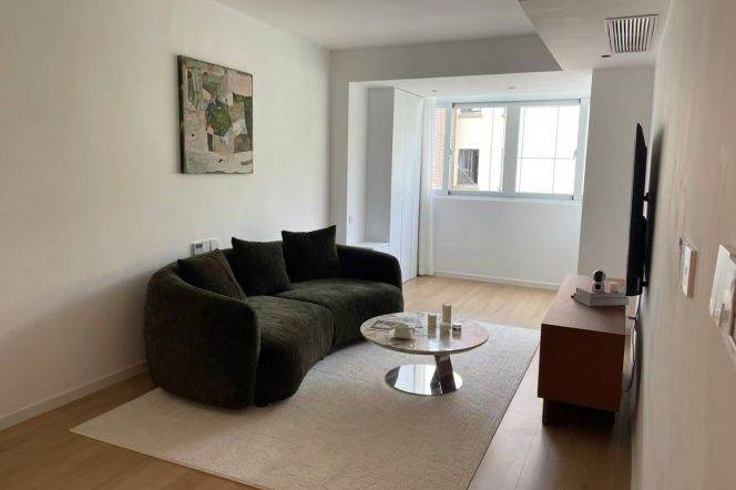 Gorgeous 1br apt,CA,floor heating,in Xinhua area,Near Jiaotong ,Line 10