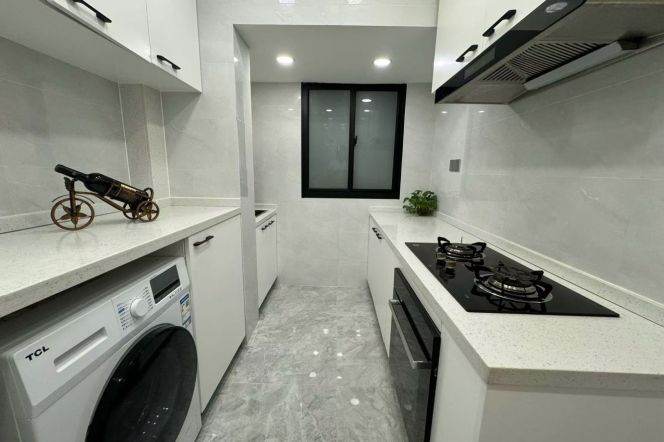 Nice yard+spacious 1br 2lr/cozy&clean/wall heating/oven/nice location,@L11/2
