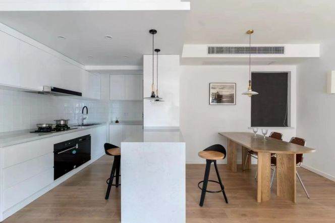    Modern & Bright 3-Bedroom Home with open balcony, Complete Heating & Furnishings