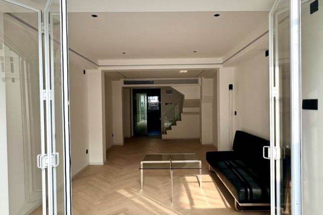Sun-Drenched Lanehouse Villa | 4BR 3BA 300m² on South Shaanxi Rd