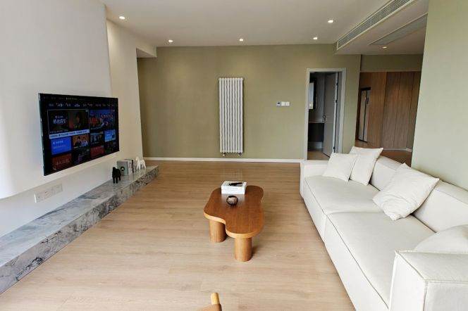  Modern & Bright 3-Bedroom Home with River View, Complete Heating & Furnishings