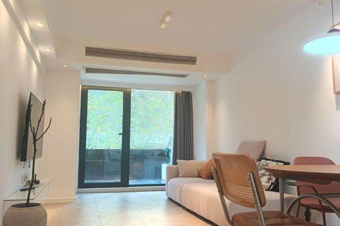 Brand new 1br elevator apt with Balcony nr South Shaanxi Rd&IAPM