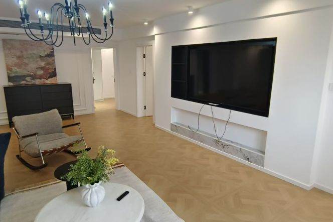 Modern 3BR 2BA High-Rise Apt next to Yuanshen Rd Station Line 14