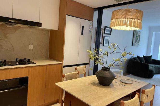 Gorgeous 1br apt,CA,floor heating,in Xinhua area,Near Jiaotong ,Line 10