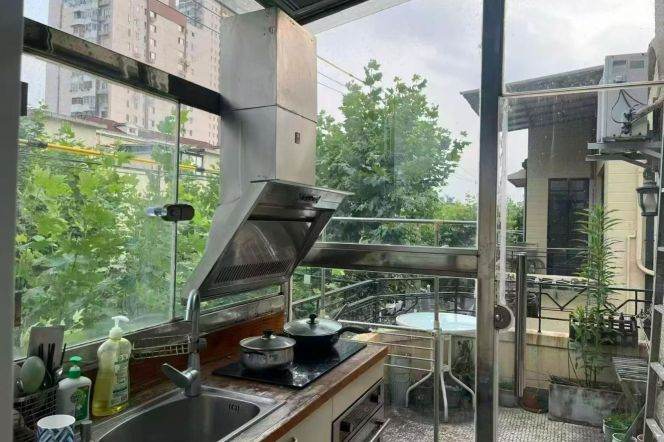 Changshu Rd Station Bright 1Br with Terrace Line1/7