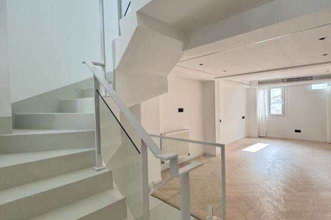 Sun-Drenched Lanehouse Villa | 4BR 3BA 300m² on South Shaanxi Rd