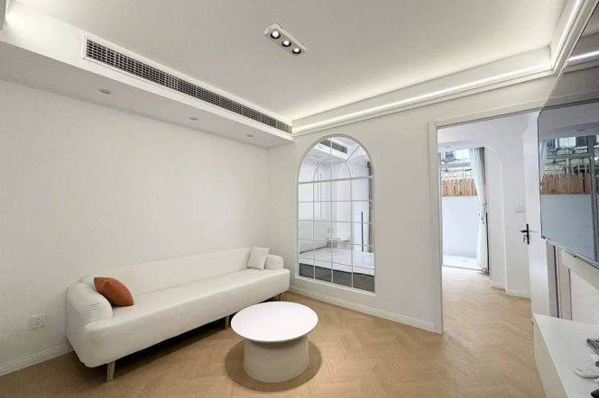 Hongqiao rd/modern 1br 1lr+nice yard/with central AC/bright room,@L10/3/4