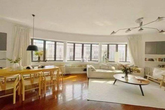   Modern & Bright 2-Bedroom Home with Private Sky Garden