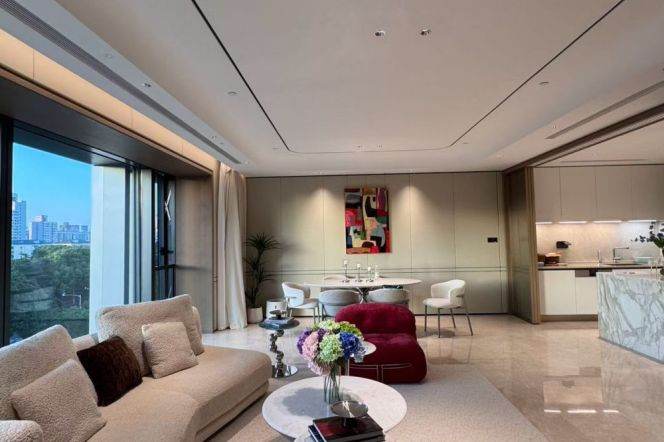  Modern & Bright 3-Bedroom Luxury Flat with Complete Heating & Furnishings