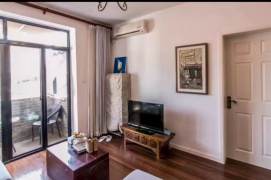 Nice balcony 1Br/1Lr/1Bt apt nr South shanxi rd,M1/9/10/12