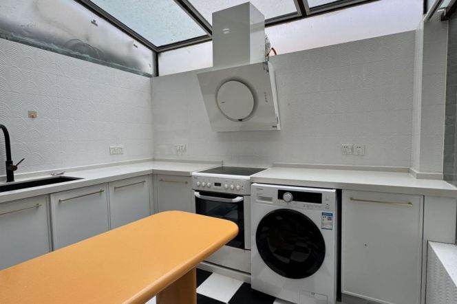 Spacious &Modern 1+1BR Apt +Yard +Heating | Anfu rd & Wukang rd 
