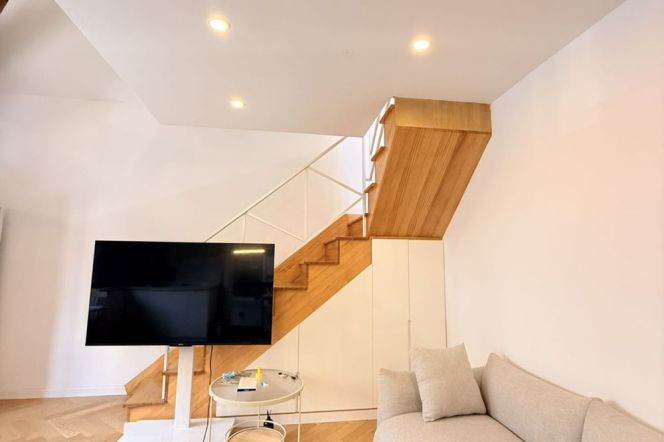 High ceiling 1Br/1Lr/1Bt apt nr South shanxi rd,M1/2/7/10