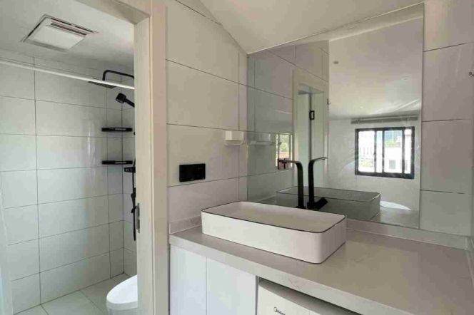 Spacious&Bright 1Bdr 1Bath Apt+3F Walk Up+West Nanjing Rd CBD+Open Balcony+Great View