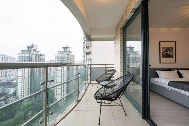 modern big 4brs floor heating open balcony nice view in Xujiahui line 1,9,11 only 27K