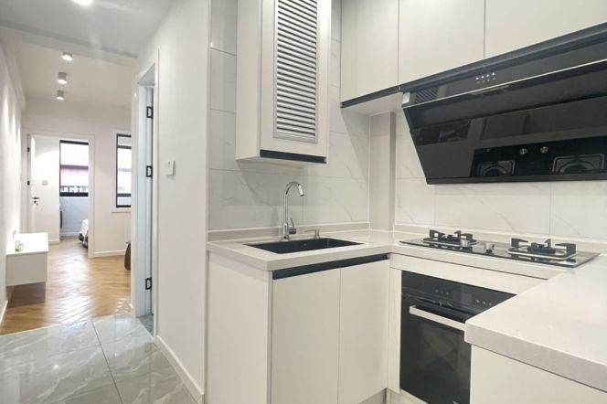 West Yan'An rd station one bedroom