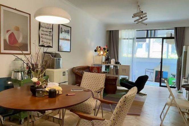 2 brs near L10/L11 jiaotong uni station
