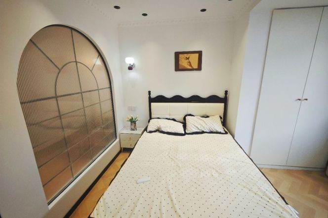 Hongkou area/modern 1br 1lr/bright room/with central AC,Quyang rd@L8