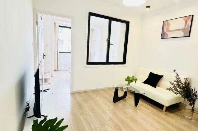 Jiangsu rd/cozy 1br 1lr/great value/bright room/Nice deco&location,@L11/2