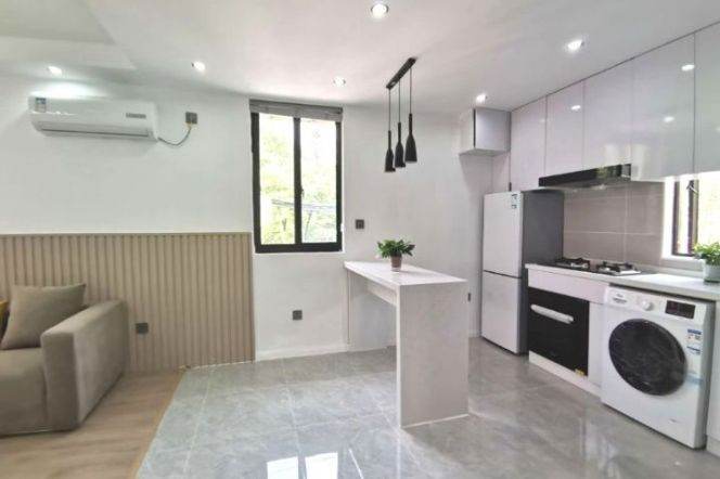 Zhongshan park 1BR 1LR@L2/3/4,all bright room/cozy&quiet/brand furniture