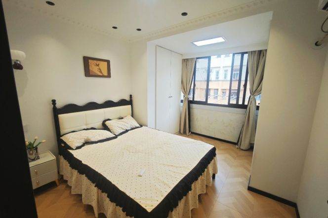 Hongkou area/modern 1br 1lr/bright room/with central AC,Quyang rd@L8