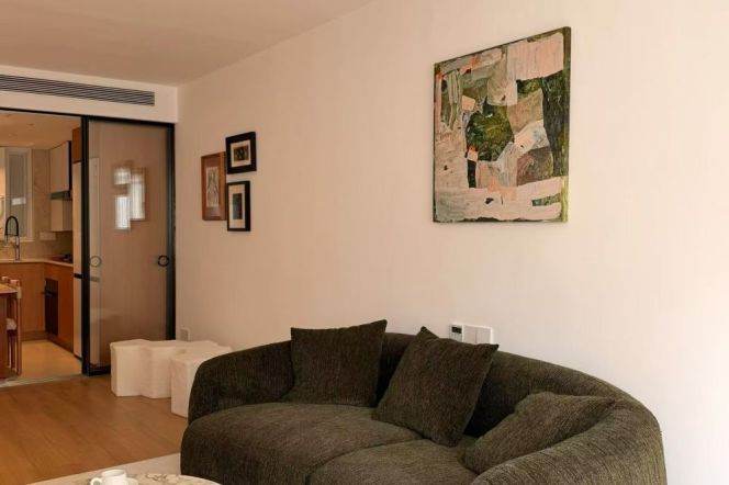 Big windows 1br with heating@L10/11 Jiaotong University St.