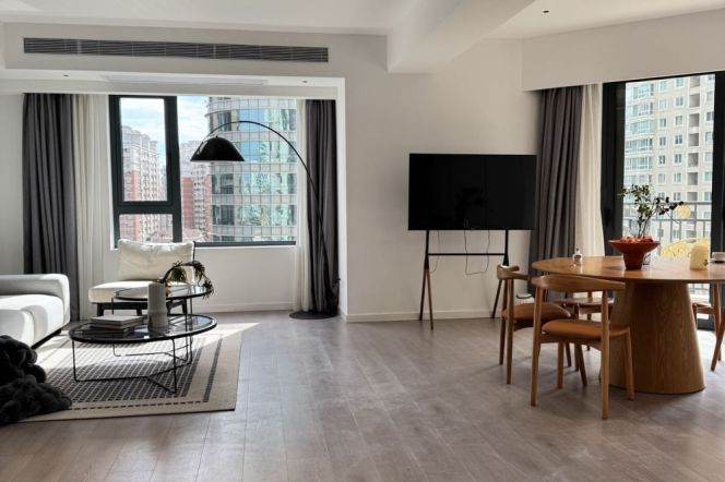Spacious and Well-decorated 3br 200Sqm @ Jing'an Temple | Heating+Balcony
