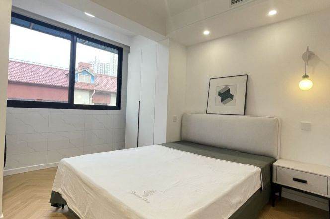 West Yan'An rd station one bedroom