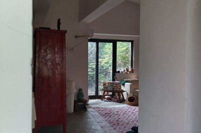 looking for someone to take over our villa home w pets for up to one year