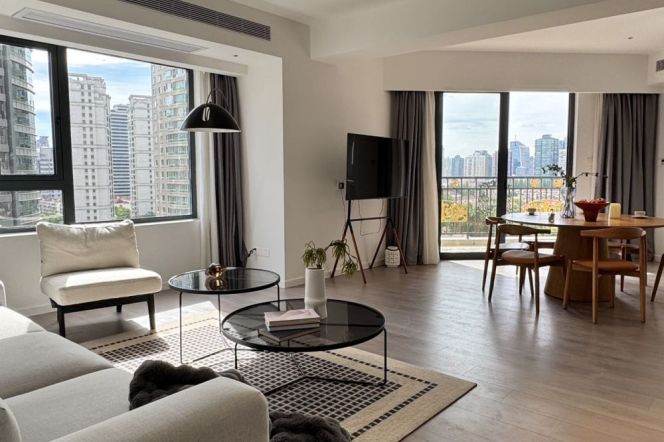 Spacious and Well-decorated 3br 200Sqm @ Jing'an Temple | Heating+Balcony