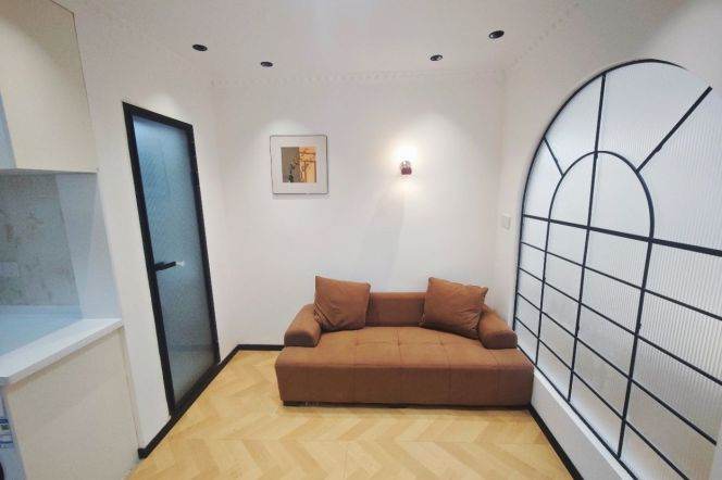 Hongkou area/modern 1br 1lr/bright room/with central AC,Quyang rd@L8