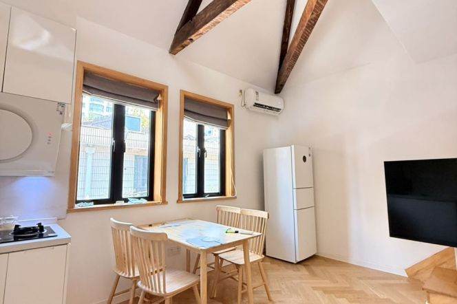 High ceiling 1Br/1Lr/1Bt apt nr South shanxi rd,M1/2/7/10
