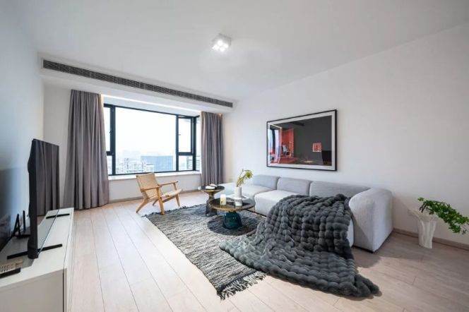 modern big 4brs floor heating open balcony nice view in Xujiahui line 1,9,11 only 27K