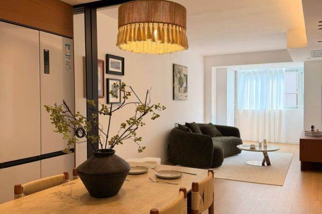 Big windows 1br with heating@L10/11 Jiaotong University St.