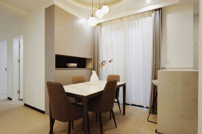 Brand new  decoration 3brs with floor heating and balcony  beside Century Park ,