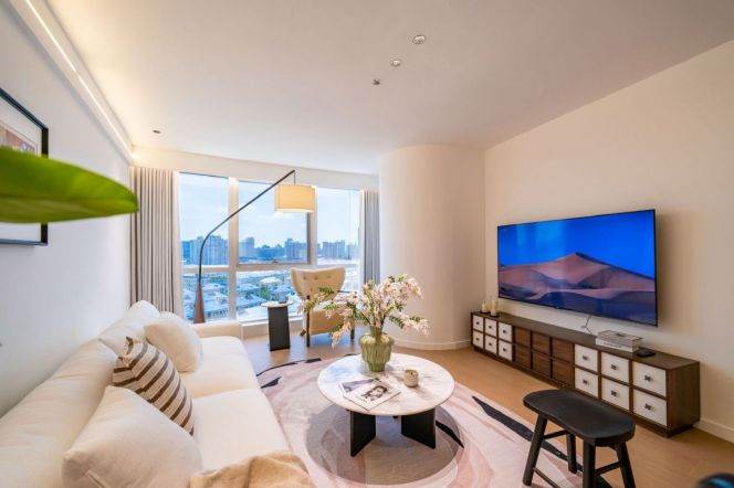 Exquisite 2BR 2BA 140m² Residence in Riverdale/Century Avenue