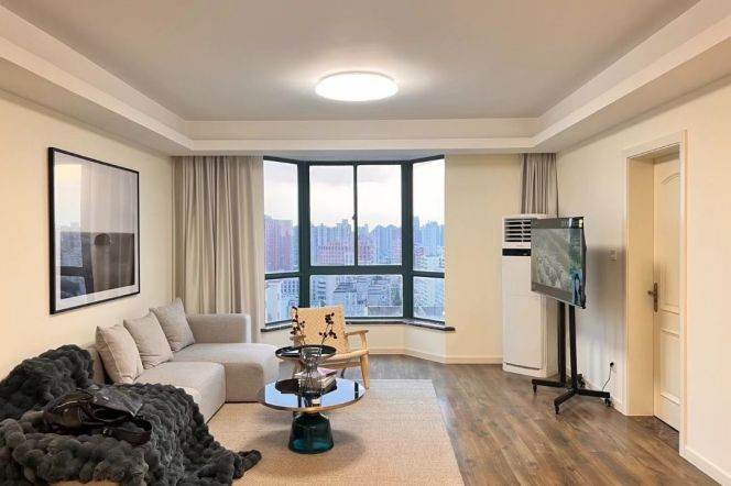 Modern decoration 3brs with balcony and floor heating belong to Tianzifang area 
