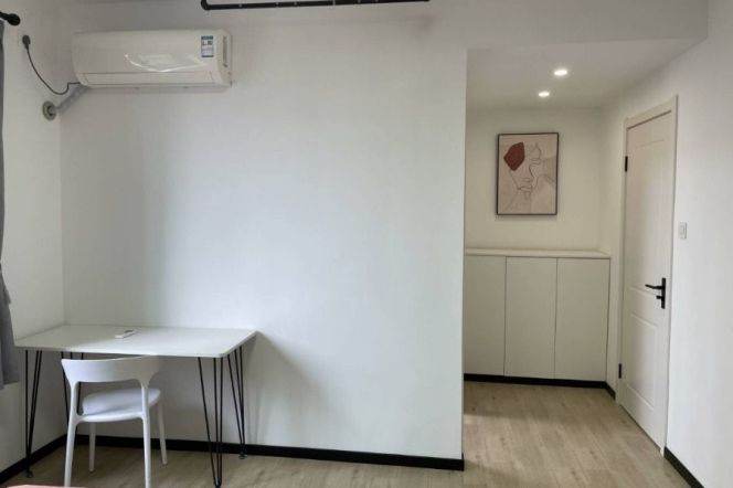 West Nanjing Road Master Bedroom with a private Bathroom Room 