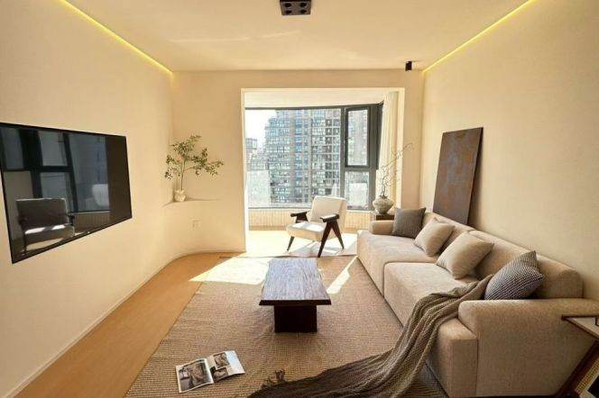 2 Brs, 1 Living room with Brand-new Dec, 110 sqm @ Zhenping metro L3,4&7
