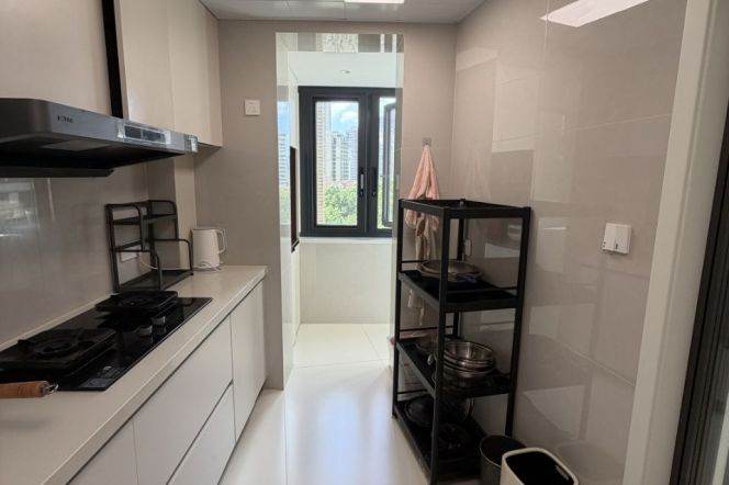 Huangpu, Bright Fully Renovated Four-Bedroom | L9/12