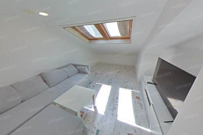Sunny South-Facing Master Bedroom in a Cozy 2B1B + Loft (Near Century Park, Available Early August)