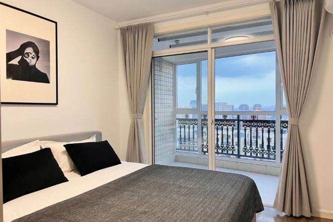 Modern decoration 3brs with balcony and floor heating belong to Tianzifang area 