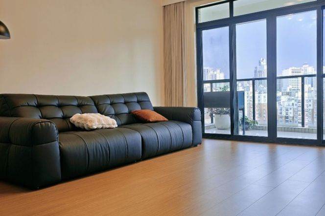 2+1 Rooms, 1 Living room with Open Balcony/Dryer, High rise Building @ Zhenping metro L3,4&7