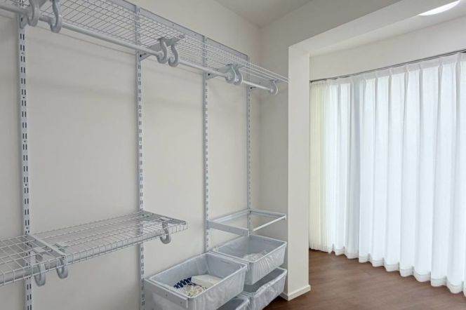 3 Brs, 2 Baths with Brand-new Dec and Dryer, 150 sqm, High rise Building @ Zhongtan metro L3&4
