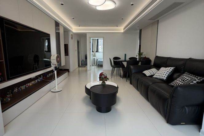 Huangpu, Bright Fully Renovated Four-Bedroom | L9/12