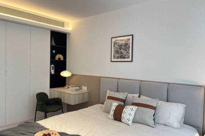Xujiahui station stunning 2br lift with 13.5k