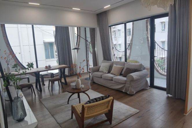 Xujiahui 170 sqm 4 br Apt &floor heating &balcony &parking 25K